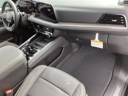 New 2026 Chevrolet Suburban Premier image 19