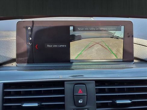 Used 2018 BMW 330i xDrive Sedan w/ Convenience Package image 18