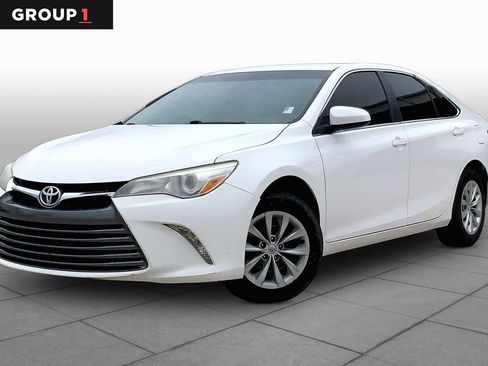 Used 2015 Toyota Camry LE FWD image 1