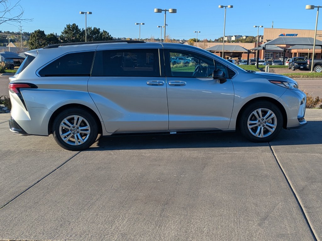 Used 2023 Toyota Sienna XSE w/ XSE Plus Package AWD/4WD image 9