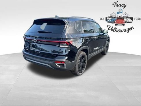 New 2025 Volkswagen Taos SE image 7