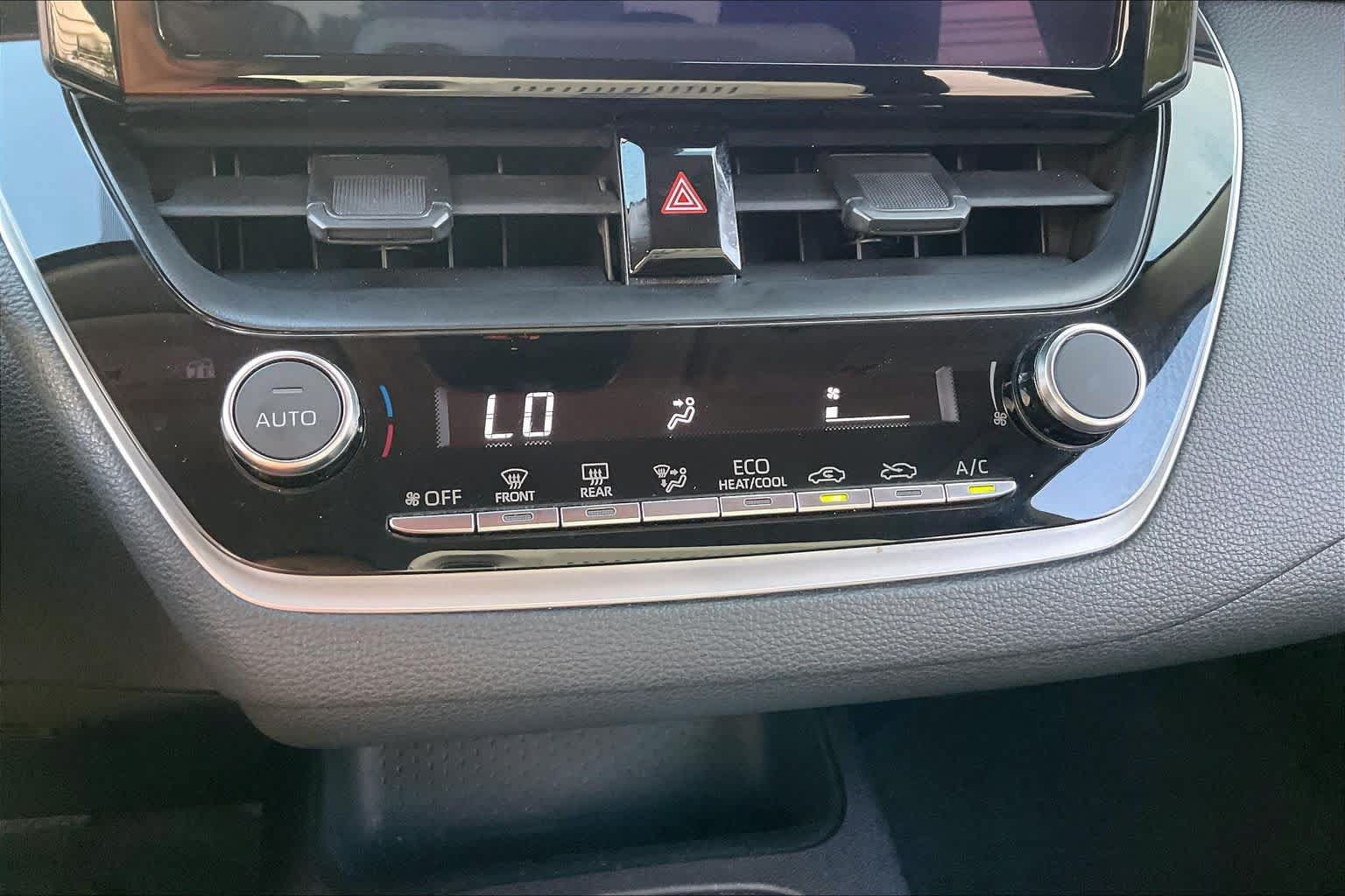 Used 2025 Toyota Corolla LE FWD image 32