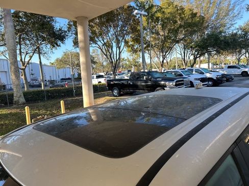 New 2025 Mitsubishi Outlander SE image 16