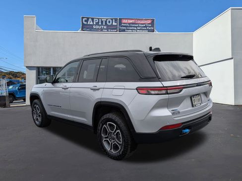 Used 2024 Jeep Grand Cherokee Trailhawk w/ Advanced Protech Group II AWD/4WD image 4