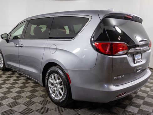 Used 2020 Chrysler Voyager LX image 16