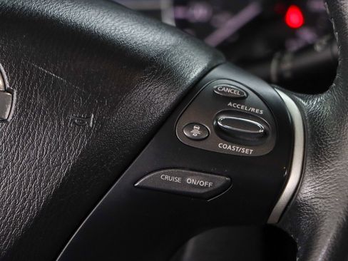 Used 2019 Nissan Pathfinder SV image 14