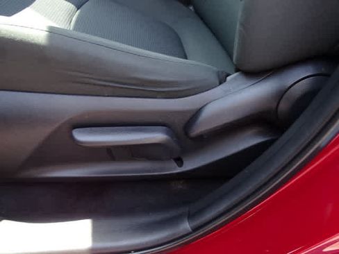 Used 2022 Toyota RAV4 LE AWD/4WD image 17