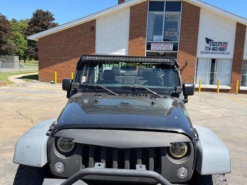 Used 2016 Jeep Wrangler Sport AWD/4WD image 3