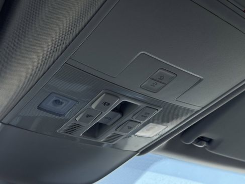 New 2025 Volkswagen Taos SE image 32