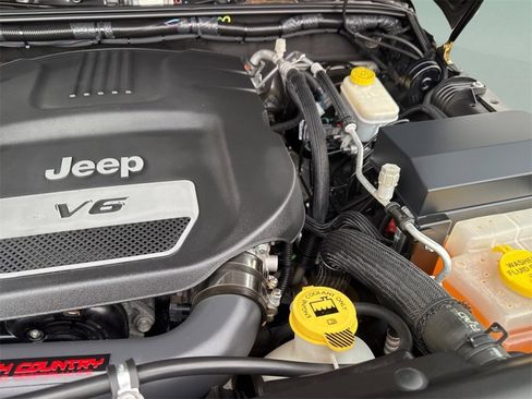 Used 2018 Jeep Wrangler Unlimited Sport w/ Connectivity Group image 41