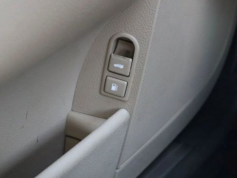 Used 2012 Hyundai Genesis 3.8 w/ Premium Pkg image 27