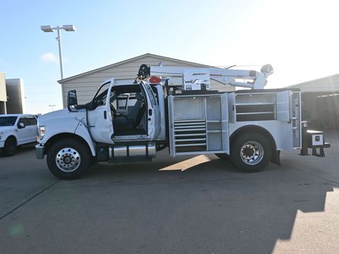 New 2026 Ford F750 2WD SuperCab Super Duty image 4