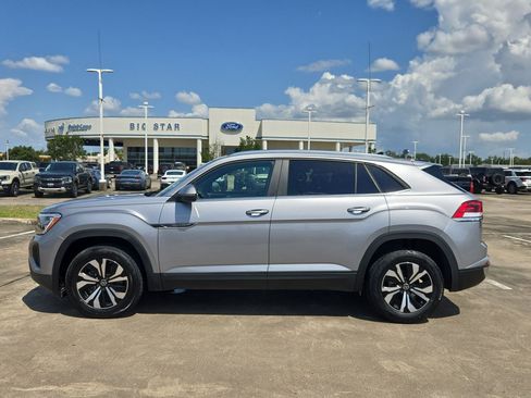 Used 2024 Volkswagen Atlas Cross Sport SE FWD image 9