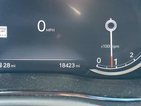 Used 2025 Genesis GV70 2.5T image 8