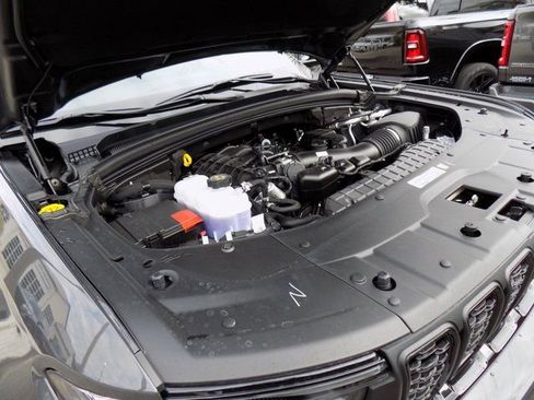 New 2025 Jeep Grand Cherokee Altitude image 32