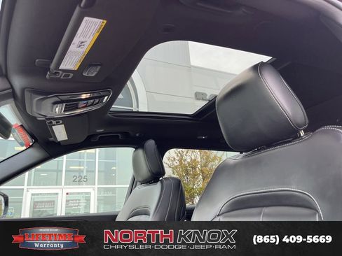 Used 2025 Jeep Grand Cherokee L Limited image 12