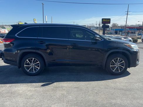 Used 2017 Toyota Highlander XLE image 8