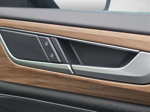 Certified 2025 Volkswagen Atlas SE image 14