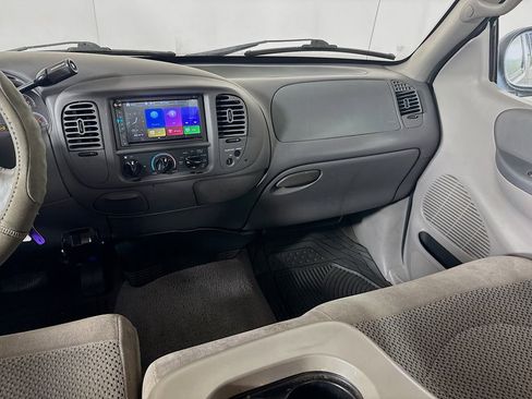 Used 2001 Ford F150 Lariat RWD image 25