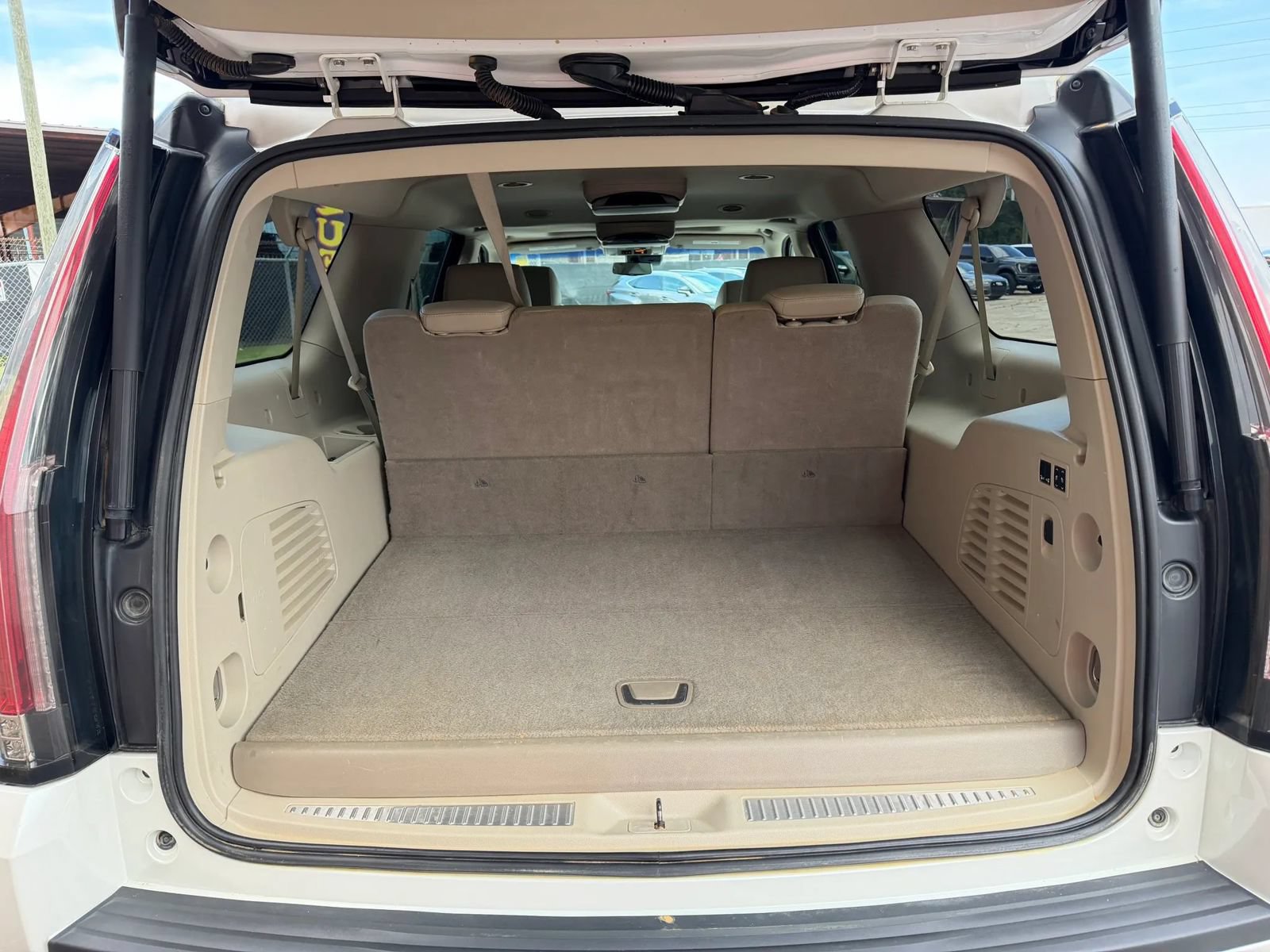 Used 2018 Cadillac Escalade ESV Luxury RWD image 8