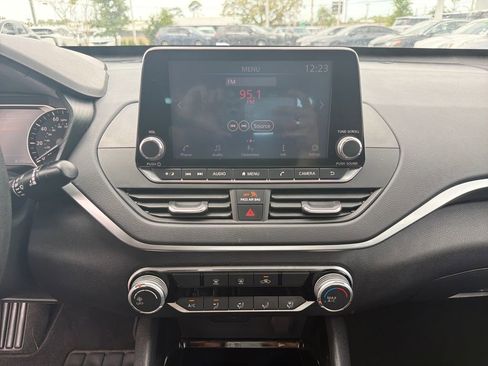 Used 2021 Nissan Altima 2.5 SV FWD image 32