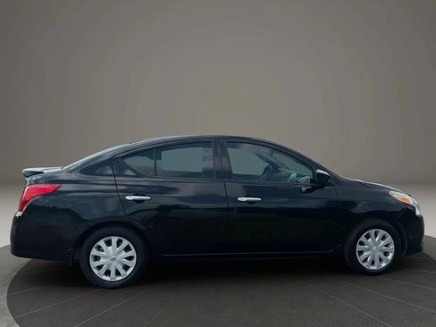Used 2016 Nissan Versa SV FWD image 4