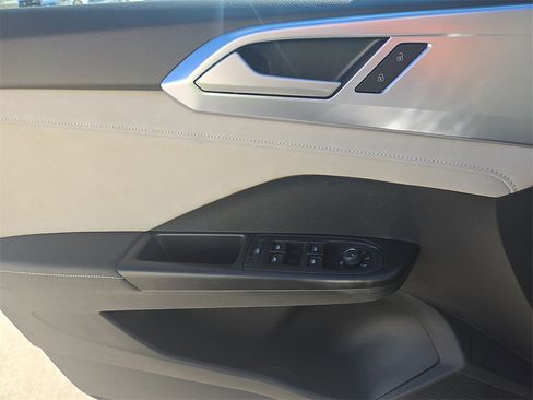 New 2026 Volkswagen Taos SE image 16