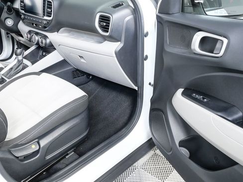 Used 2023 Hyundai Venue SEL image 24