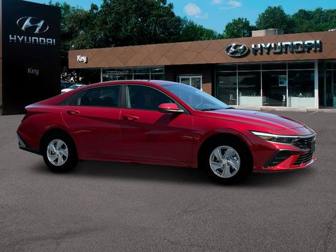 New 2025 Hyundai Elantra SE image 10