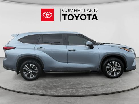 Used 2023 Toyota Highlander XLE FWD image 6