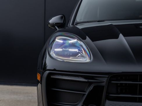 New 2026 Porsche Macan image 18