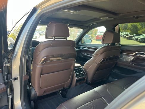 Used 2022 BMW 750i xDrive w/ Executive Package AWD/4WD image 17