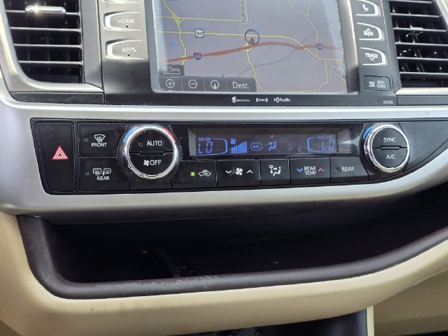 Used 2019 Toyota Highlander XLE FWD image 23