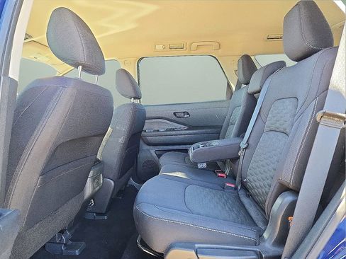 Used 2024 Nissan Pathfinder SV image 15