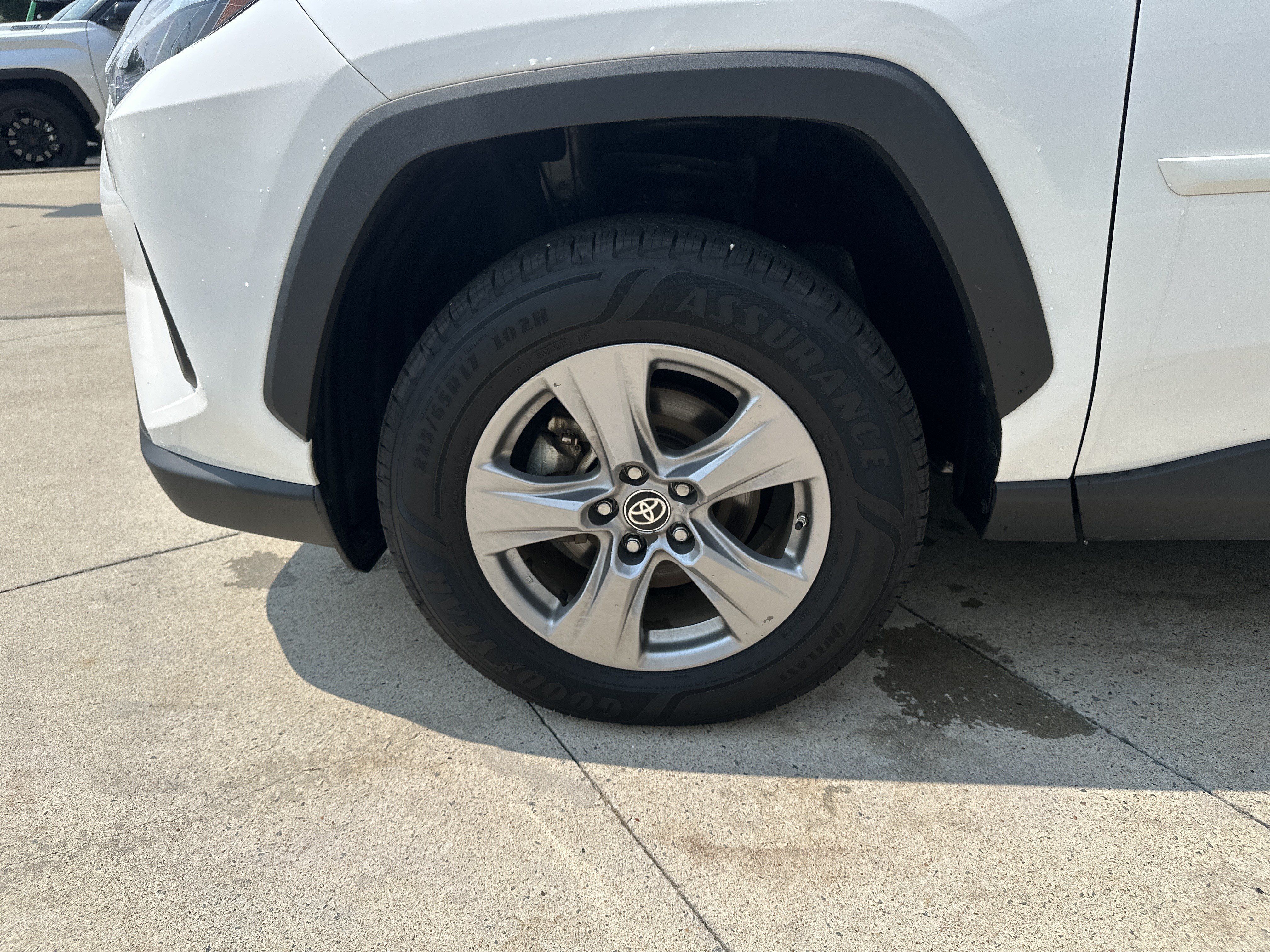 Used 2024 Toyota RAV4 LE AWD/4WD image 33