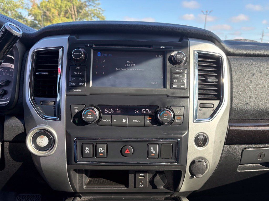 Used 2018 Nissan Titan SV w/ SV Convenience Package RWD image 21