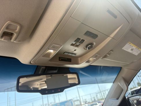 Used 2015 GMC Yukon XL SLT w/ Open Road Package AWD/4WD image 32