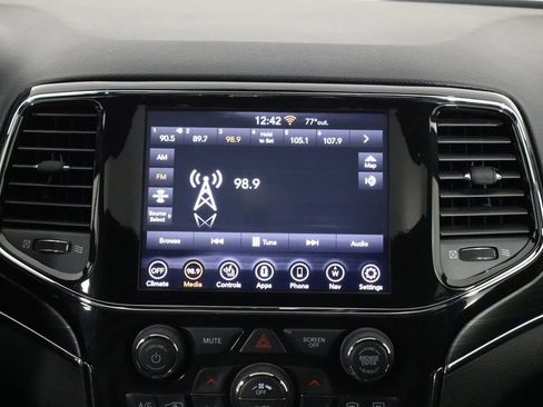 Used 2022 Jeep Grand Cherokee Limited AWD/4WD image 29