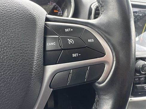 Used 2020 Jeep Grand Cherokee Altitude AWD/4WD image 17