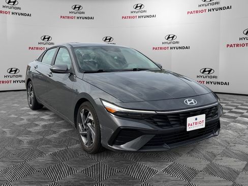 Used 2025 Hyundai Elantra SEL FWD image 1
