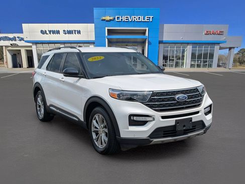 Used 2022 Ford Explorer XLT w/ Equipment Group 202A RWD image 3