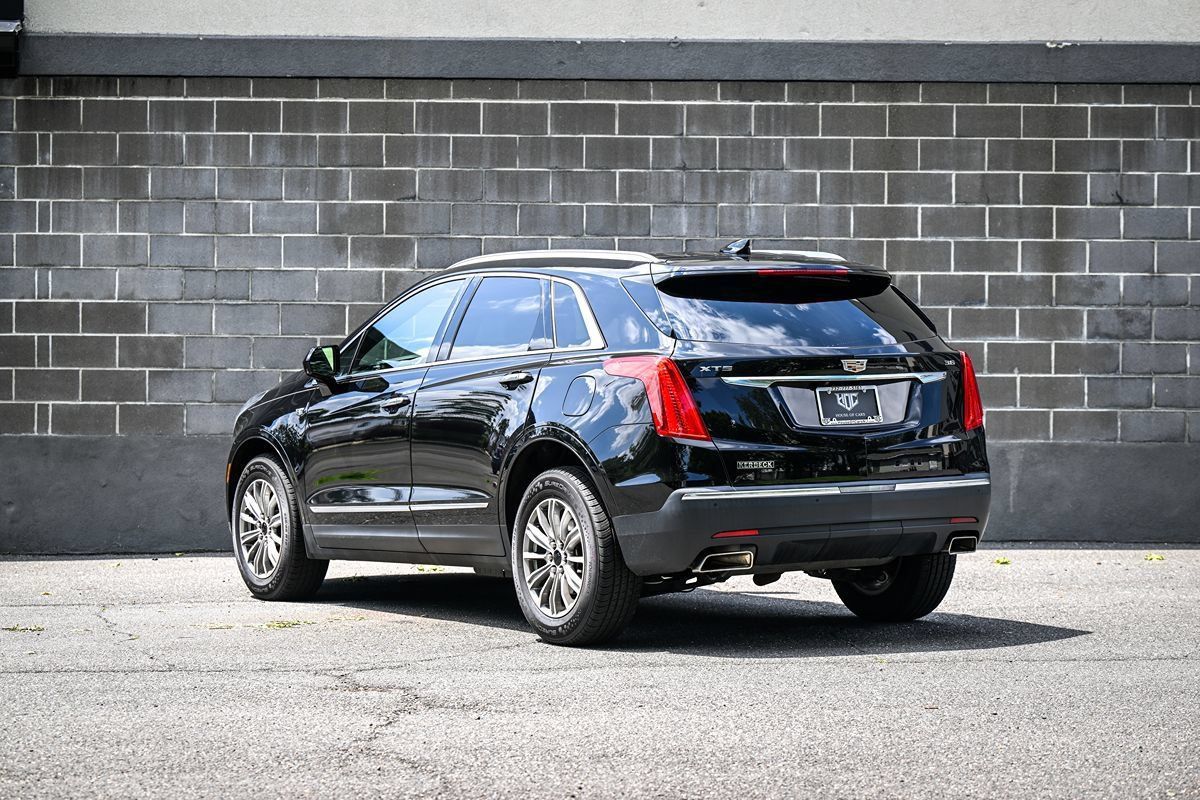 Used 2018 Cadillac XT5 Luxury w/ Driver Awareness Package FWD image 4