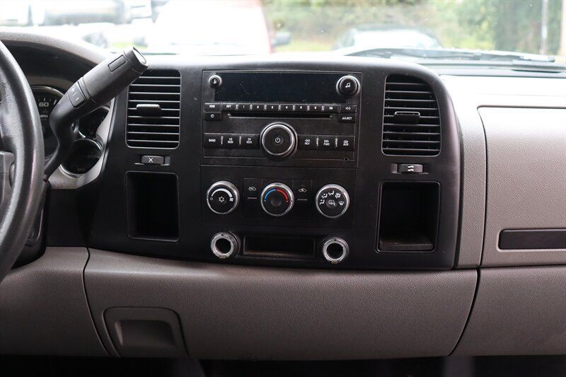 Used 2007 GMC Sierra 2500 W/T w/ Work Truck Preferred Package AWD/4WD image 8