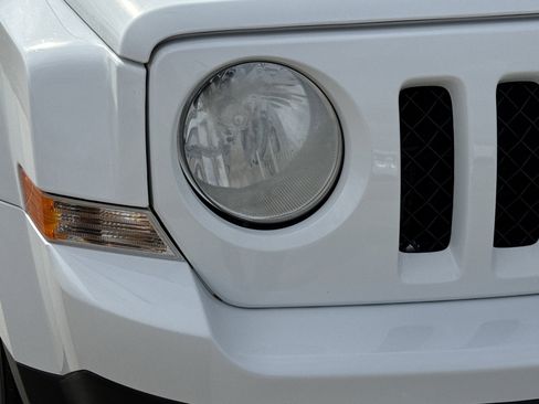 Used 2014 Jeep Patriot Latitude w/ Sun/Sound Group image 10