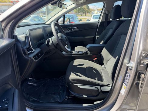 Used 2025 Kia Sportage LX FWD image 25