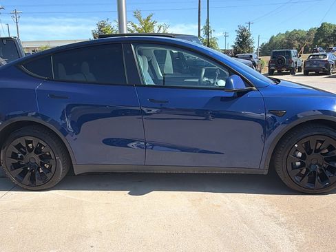 Used 2023 Tesla Model Y Long Range image 7