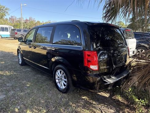 Used 2018 Dodge Grand Caravan SXT image 5