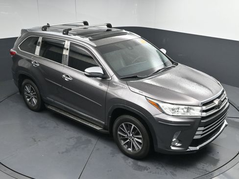 Used 2019 Toyota Highlander XLE image 25