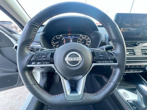 Used 2023 Nissan Altima 2.5 SR w/ SR Premium Package image 14