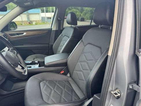 Used 2025 Volkswagen Atlas SE FWD image 23